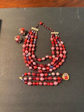Red/pink vintage Multi-Strand Beaded Necklace Set with Clip Earrings & bracelet